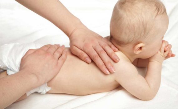Les 5 meilleurs livres de massage pour bébé