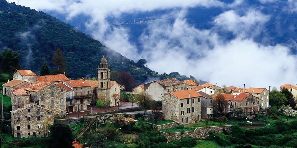6 guides de voyage pour visiter la Corse