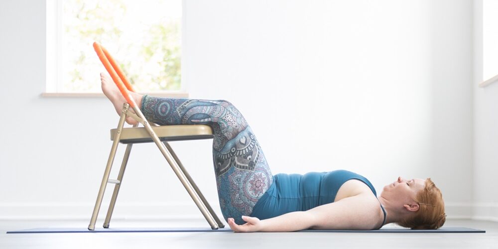4 livres de référence pour s’initier au yoga sur chaise sur de bonnes bases
