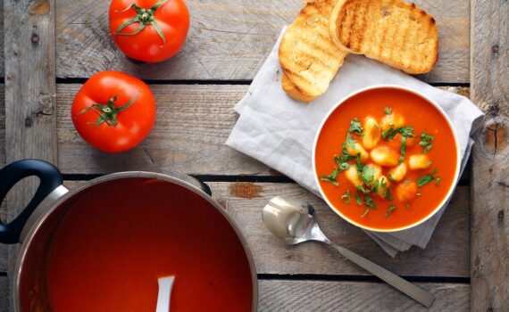 13 super livres de recettes de soupes : du gaspacho de tomate au phô vietnamien